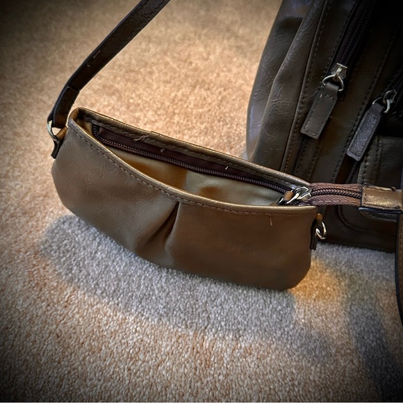 Liz Claiborne Women’s Combination Shoulder Bag - Picture 7 of 15